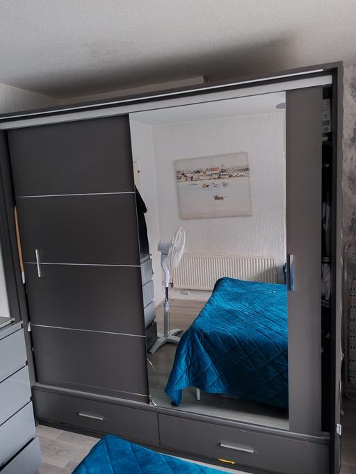  — grey sliding door wardrobe