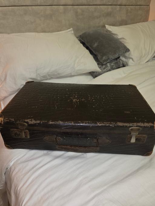  — Full Size Vintage Suitcase