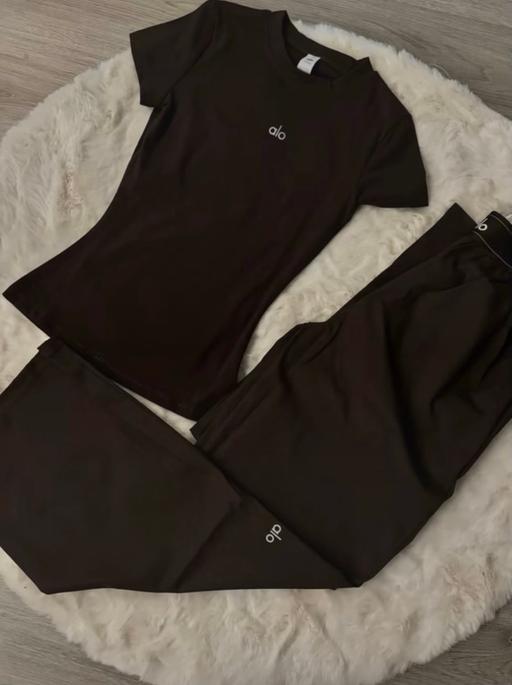  — Alo tracksuit in black