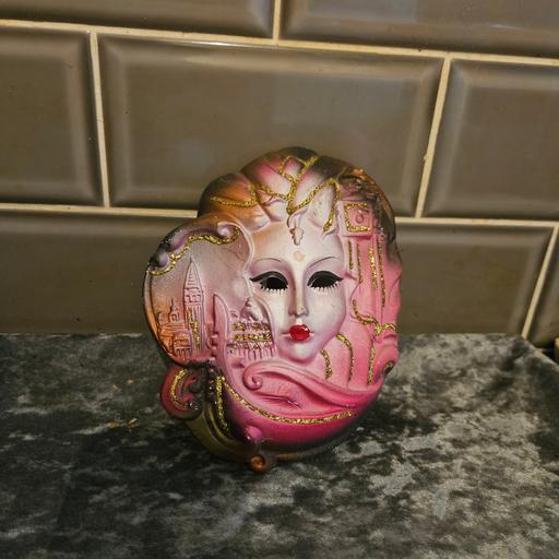  — Italy wall porcelain wall mask