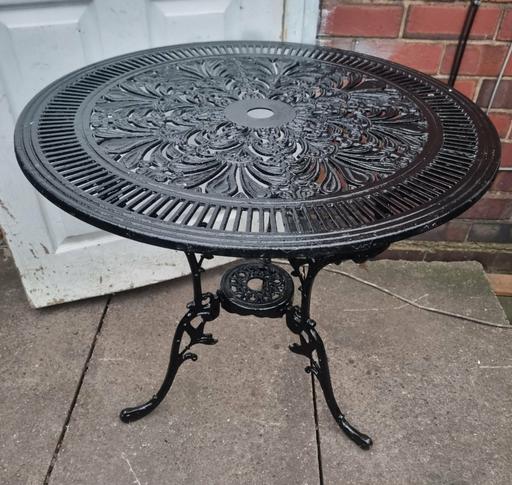  — garden table cast almunium lovely pattern