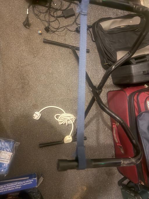  — Electric keyboard stand