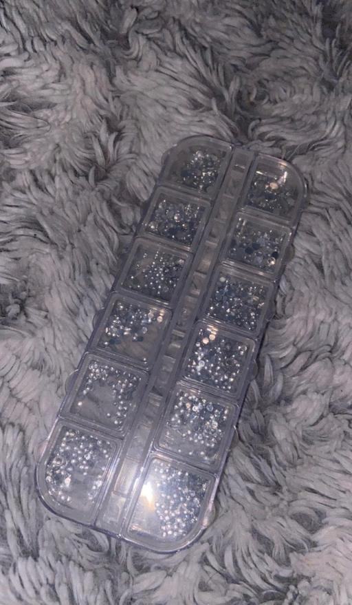  — Nail gems 