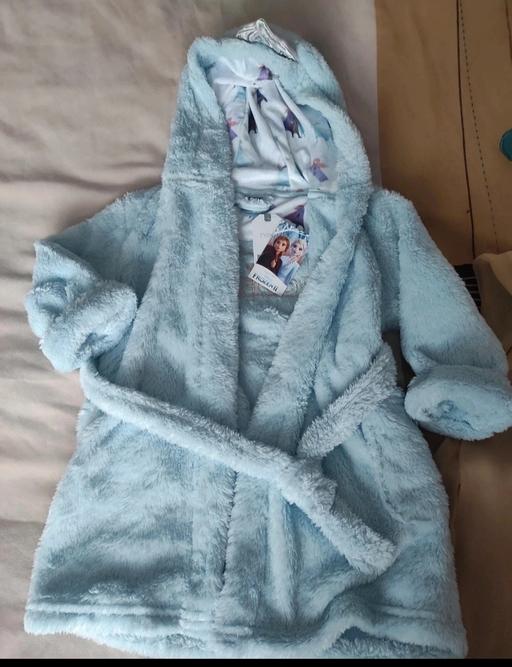  — Frozen 2 gown