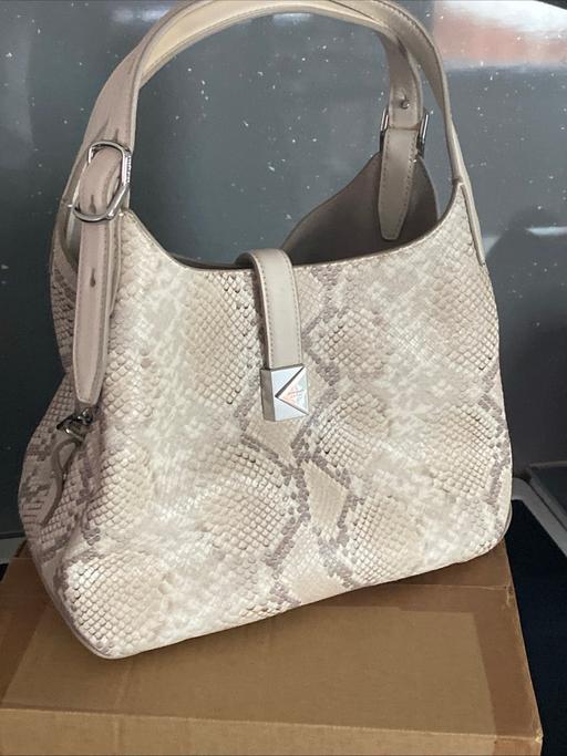  — Kate Spade quality leather shoulder bag