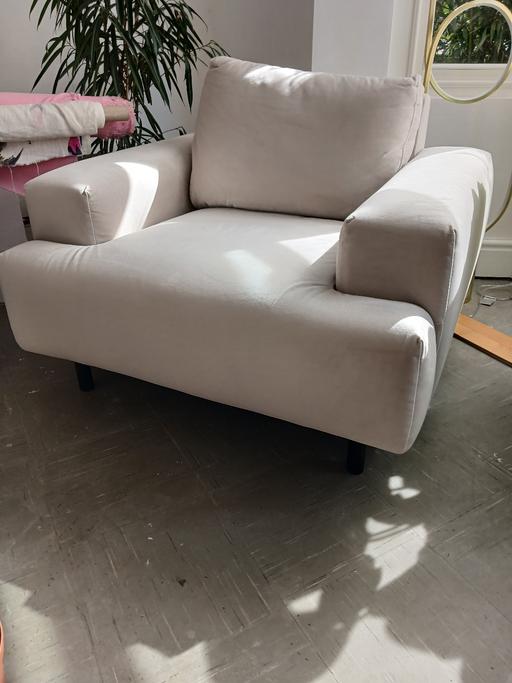  — habitat julien chair perfect condition