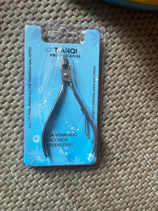  — Cuticle clippers nail