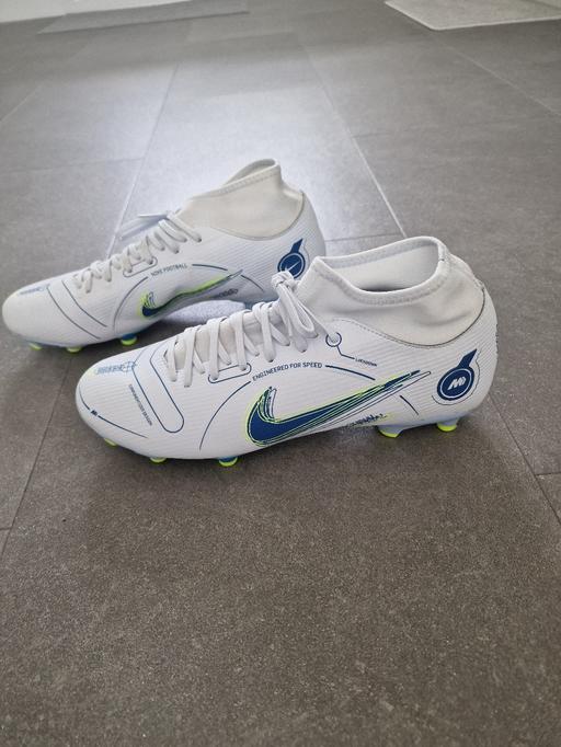  — nike football boots