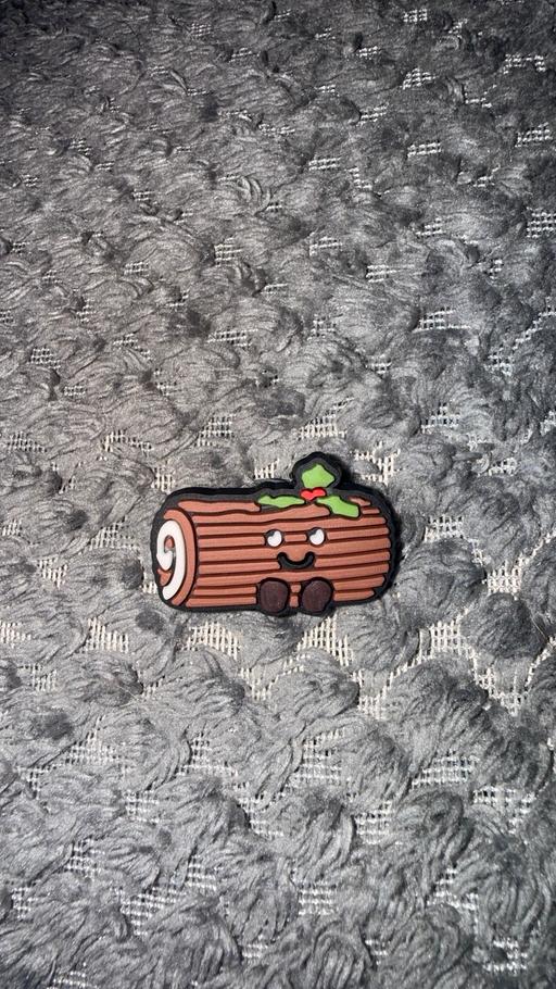  — Yule log croc charm
