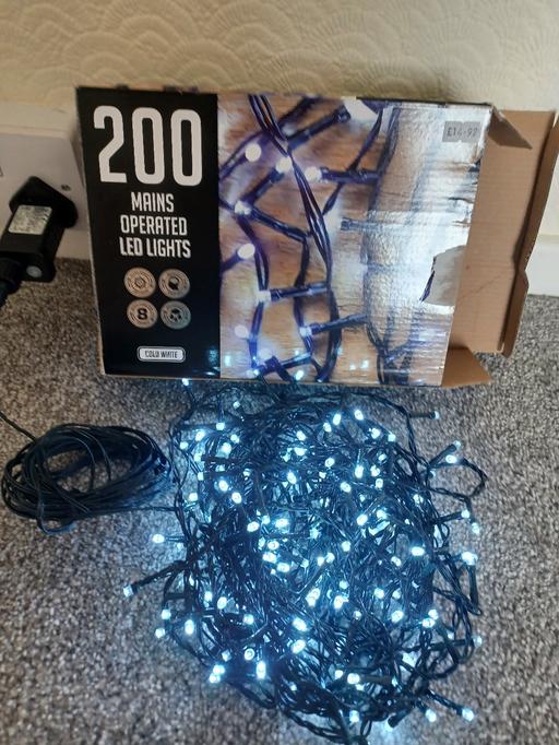  — 200 cool white Christmas lights