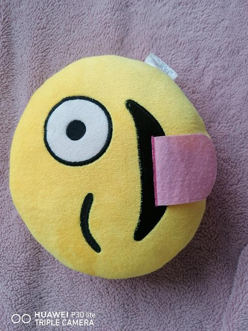  — Emoji cushion