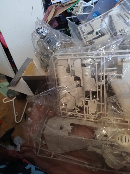  — misery box about 4 aroplanes to build