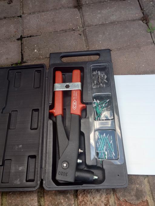  — Rivet gun