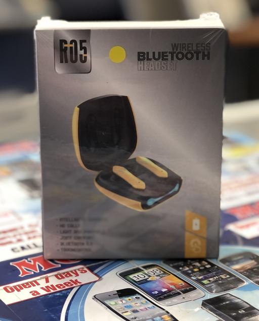  — Brand New R05 Wireless Bluetooth EarPods