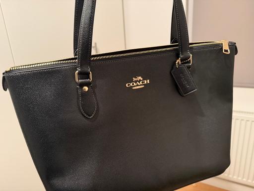  — Coach Gallery Tote bag black- like new