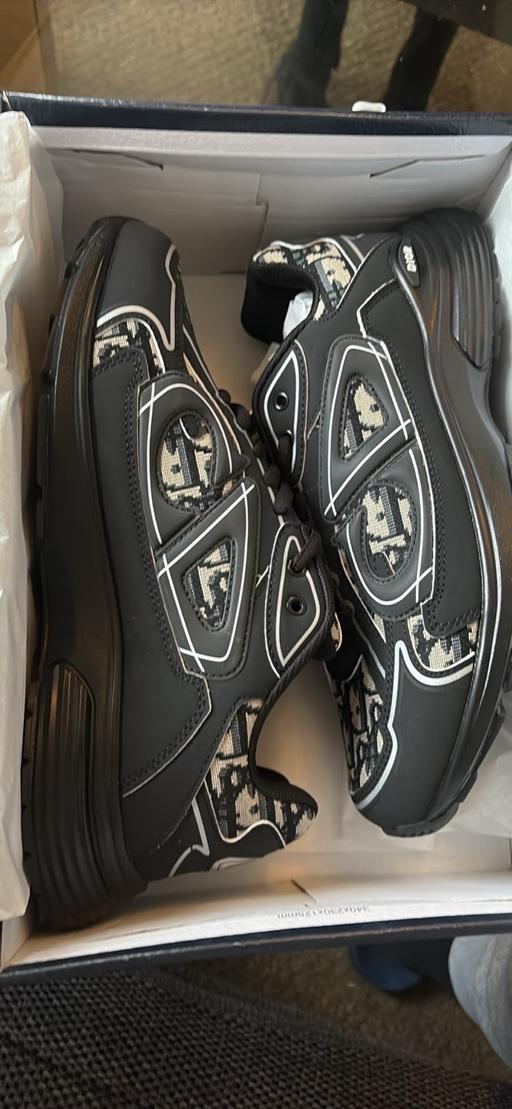  — Dior b30