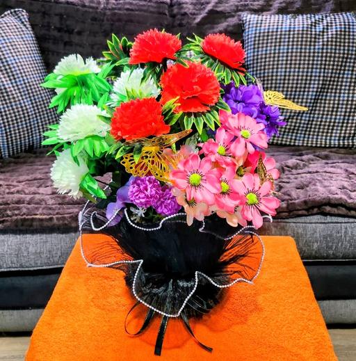  — flower arrangement