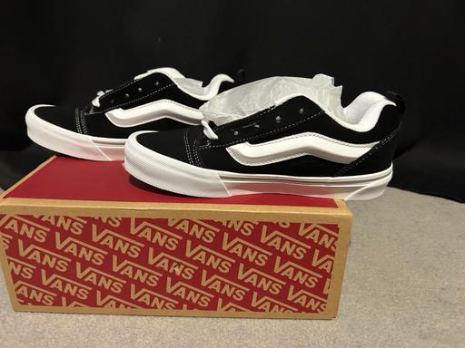  — new pair of Vans Old Skool trainers size 4