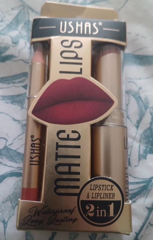  — Makeup set )