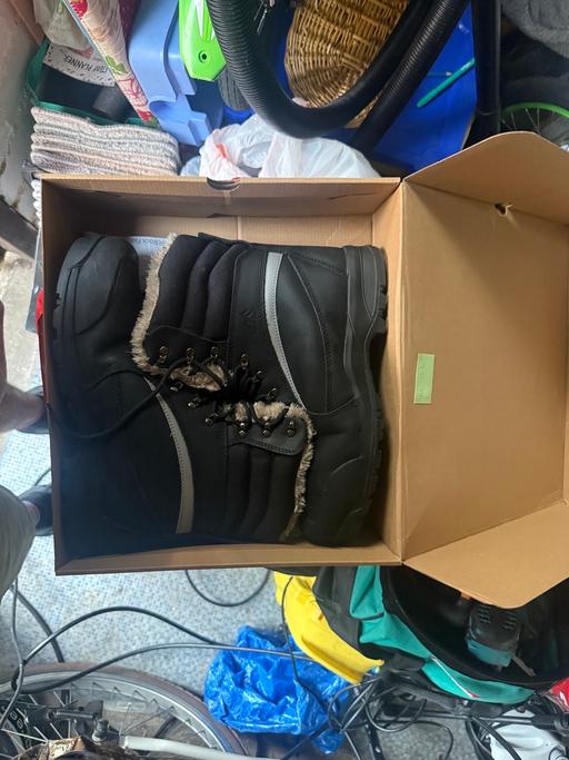  — Rock fall winter safety boots
