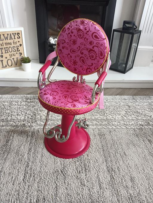  — Dolls make up chair