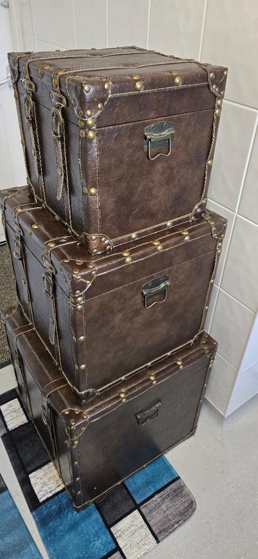  — Pre-owned Brown faux Leather set 3 trunks