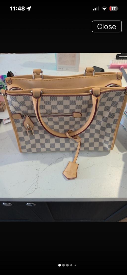  — Handbag like new