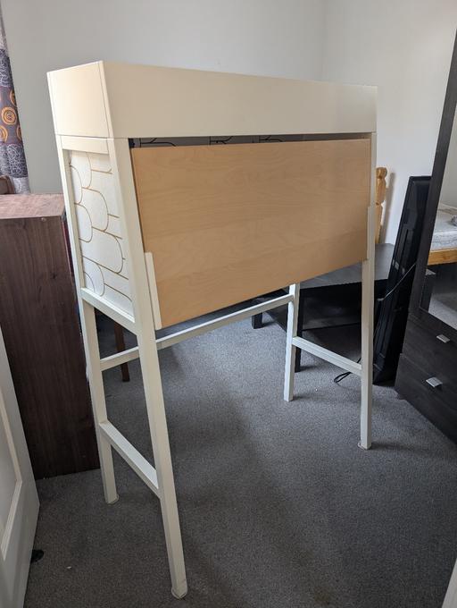  — Fold out desk