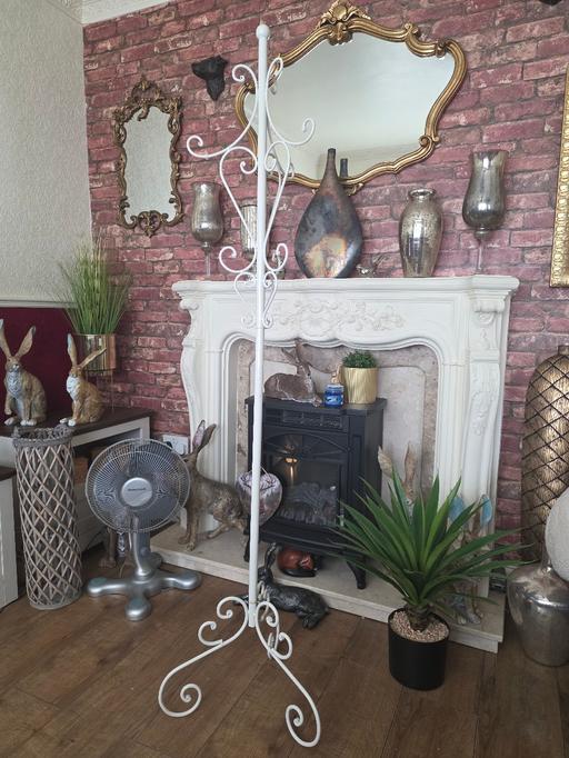  — ORNATE COAT STAND