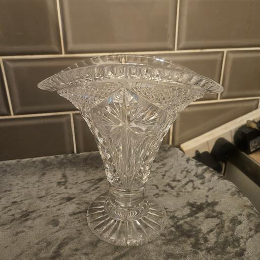  — large crystal vase