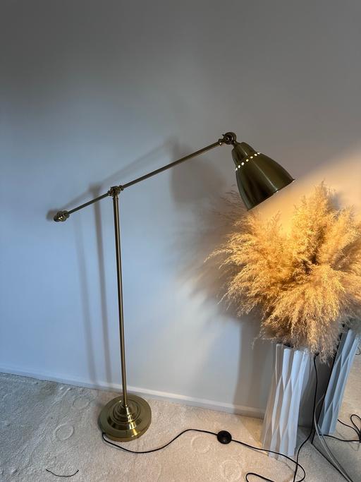  — Standing lamp