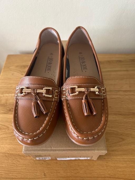 — Ladies tan shoes