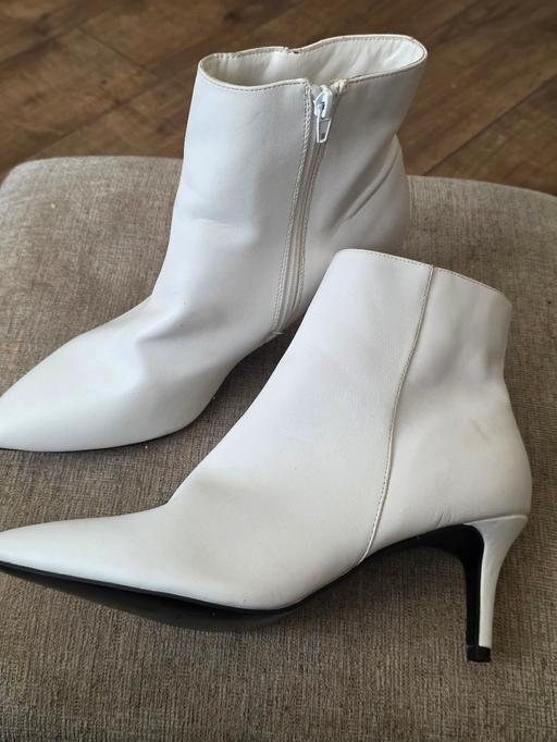  — NEW LOOK ANKLE BOOTS SZ 8