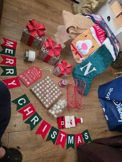  — LARGE SELECTION OF CHRISTMAS STUFF