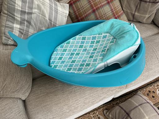  — Baby bath with bath seat