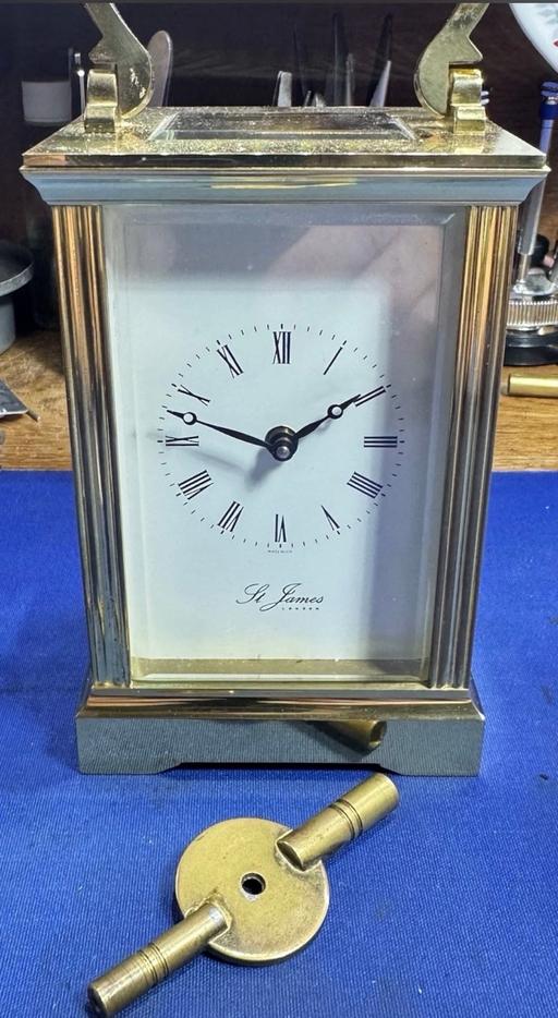  — Timepiece carriage clock.