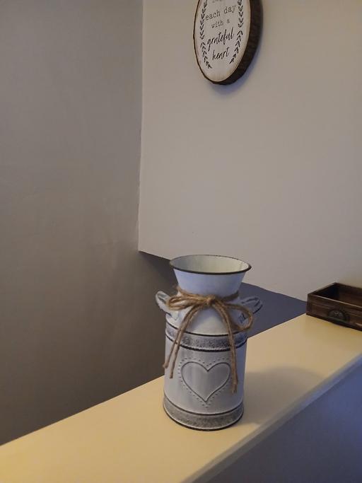  — Tin Vase had as decor