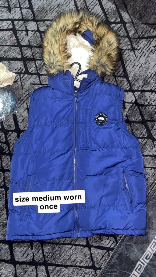  — Men’s size medium sleeveless jacket