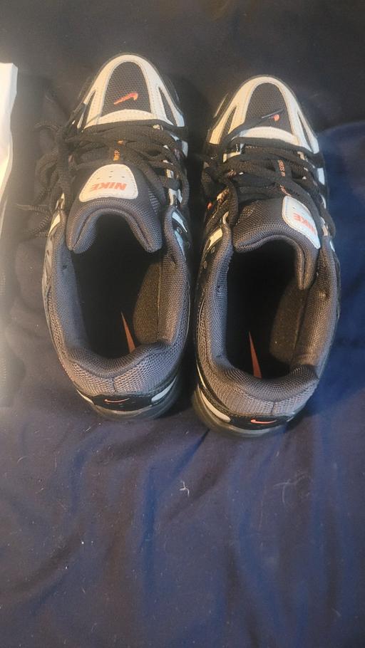  — Nike trainers size 7