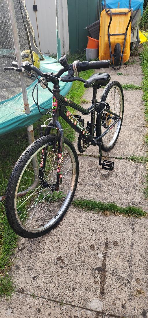  — girls Apollo Kinx Junior Hybrid Bike