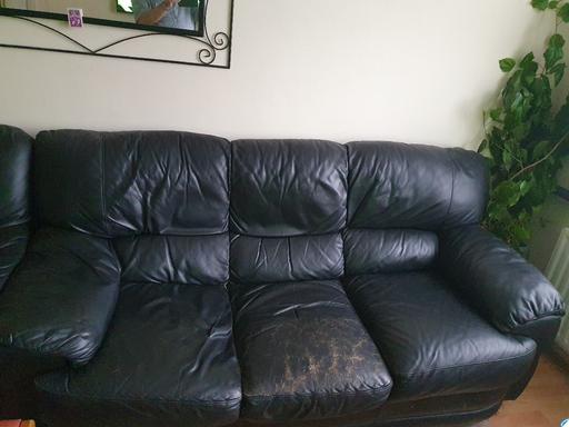  — LEATHER 3 SEATER SOFA