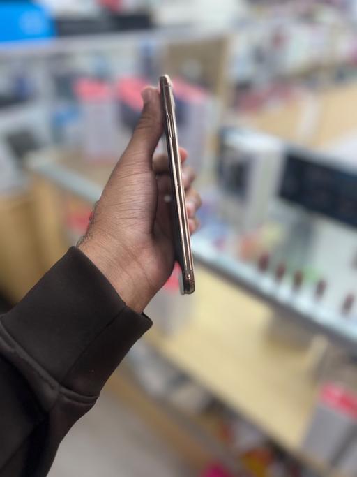  — Iphone 11 pro max gold edition