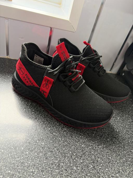  — Crosshatch trainers