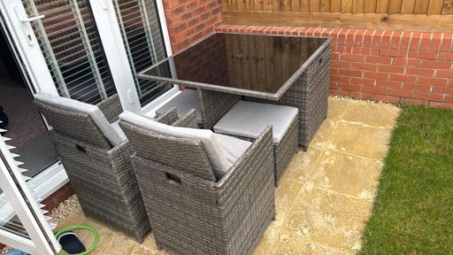  — Cube garden table and chairs