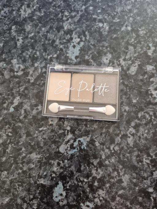  — brand new eyeshadow pallet