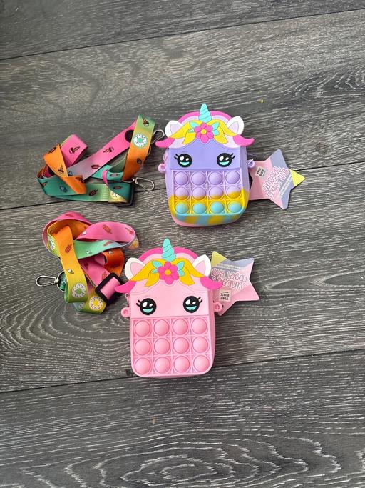  — Girls fidget bags