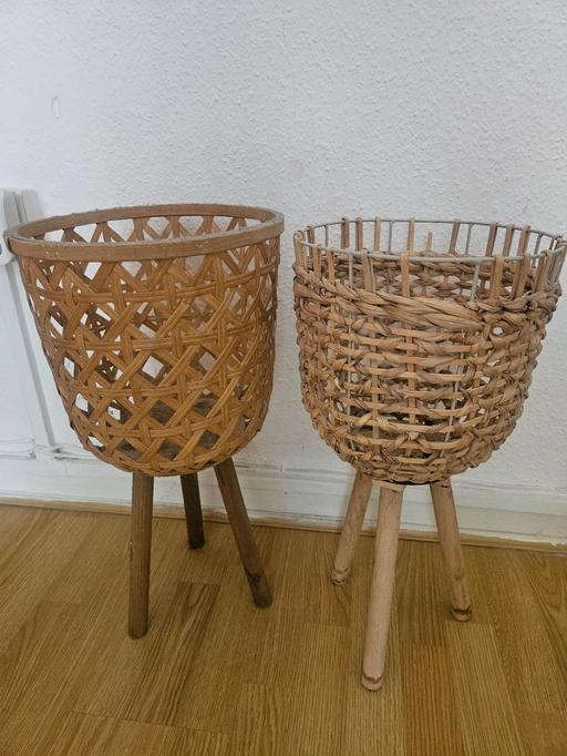 — Pair of plant stands
