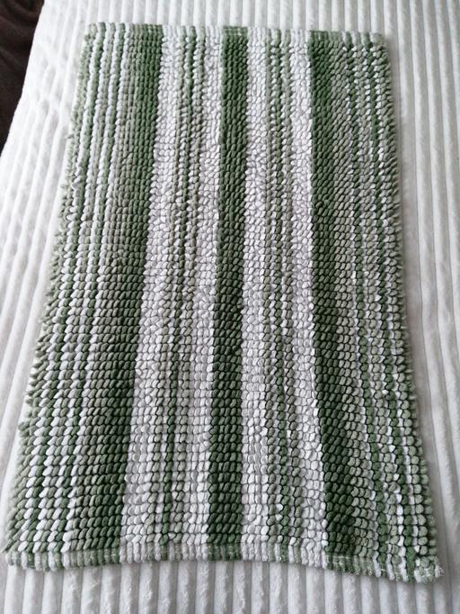  — Bath mat