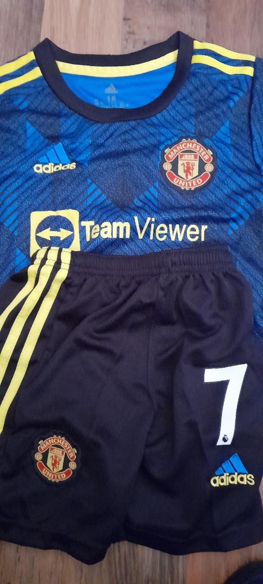  — man United RONALDO 7 KIT 5/6 yrs