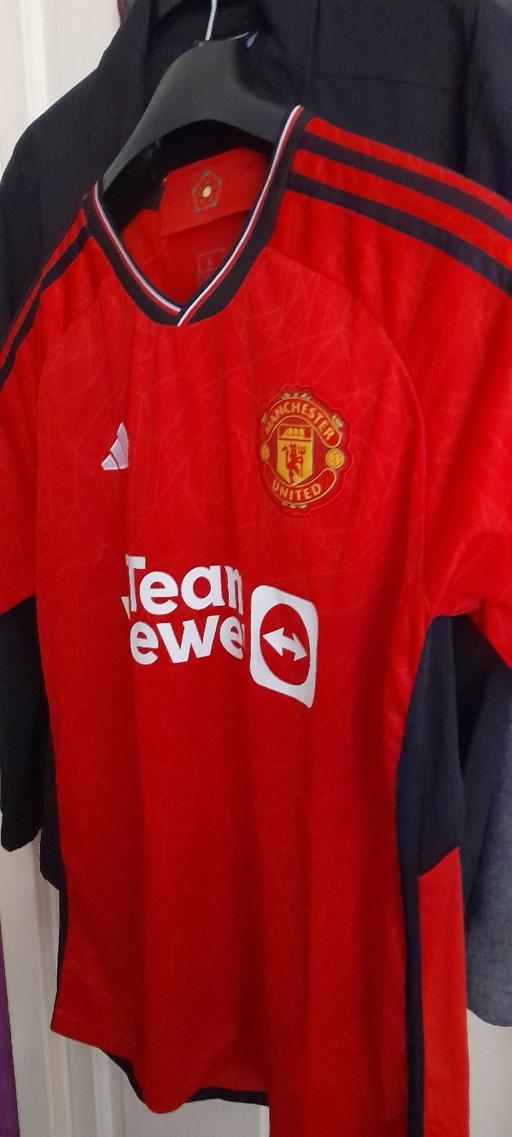  — man United shirt .L